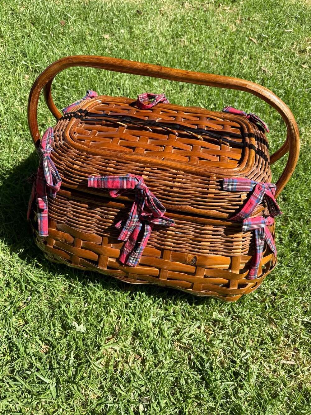 Picnic Time Highlander Woven Willow Picnic Basket with Red Tartan Liner